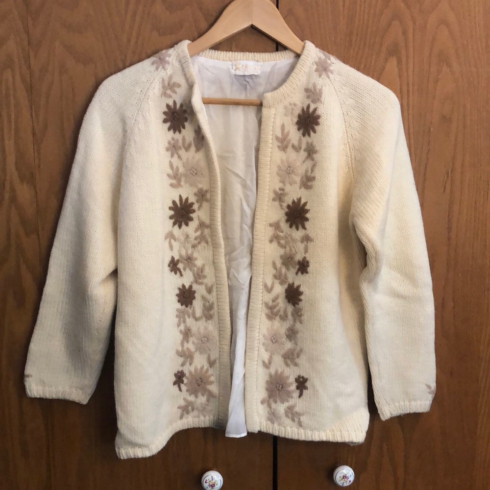 Vintage Wool hand embroidered Sweater in good vintage condition size S/M